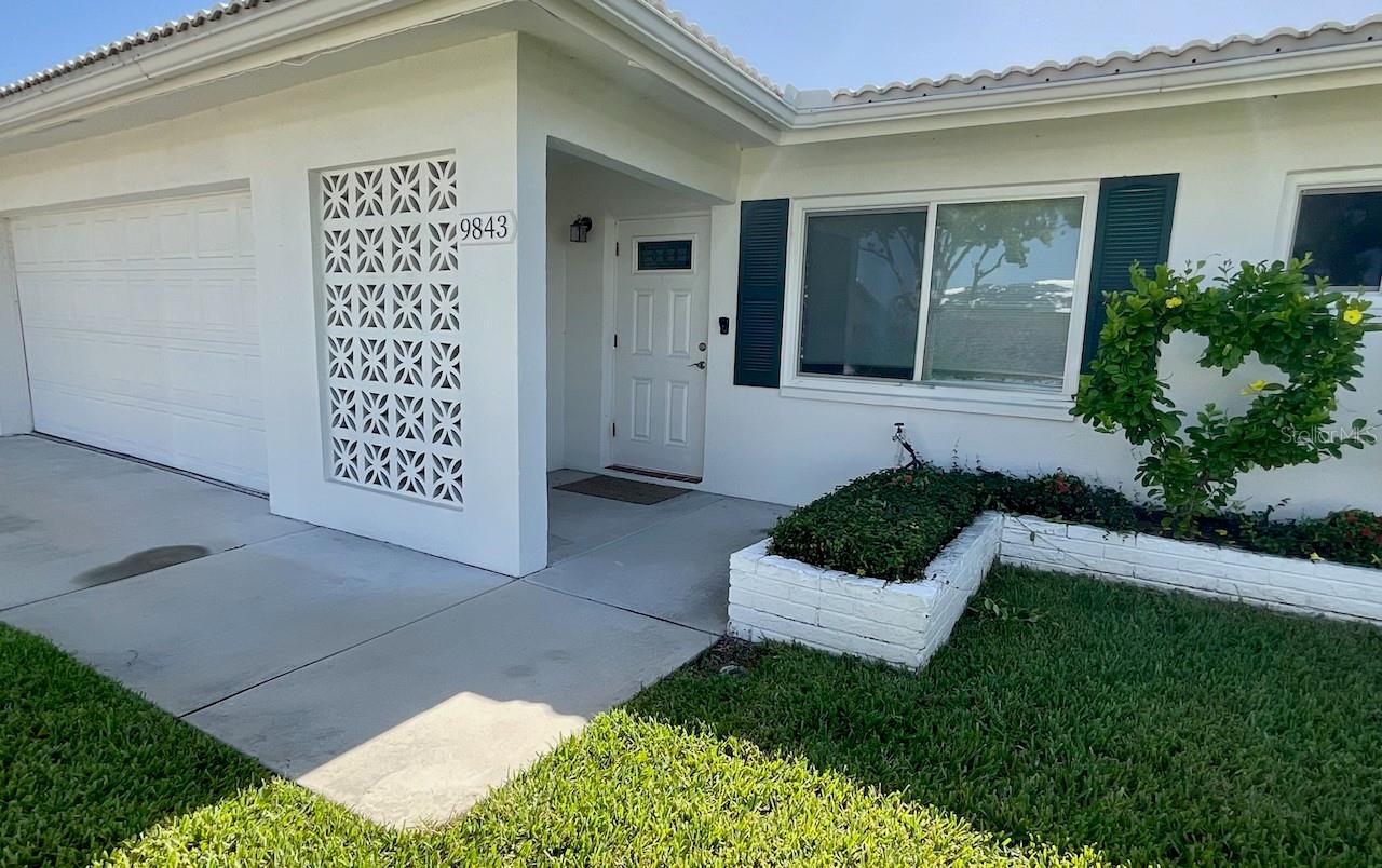 Property Photo: 9843 34th Way N 4 FL 33782