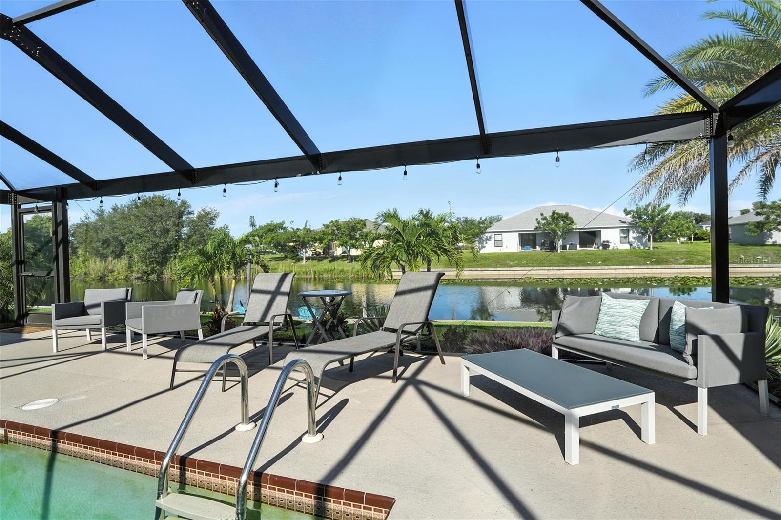 Property Photo:  402 SE 8th Place  FL 33990 