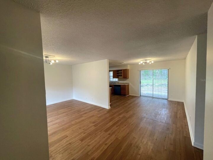Property Photo: 1527 NE 13th Avenue FL 34470