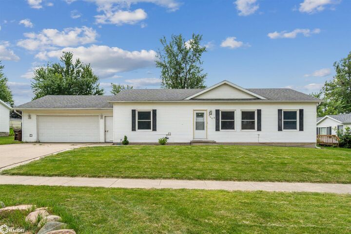 906 Prairie Lane  Marshalltown IA 50158 photo