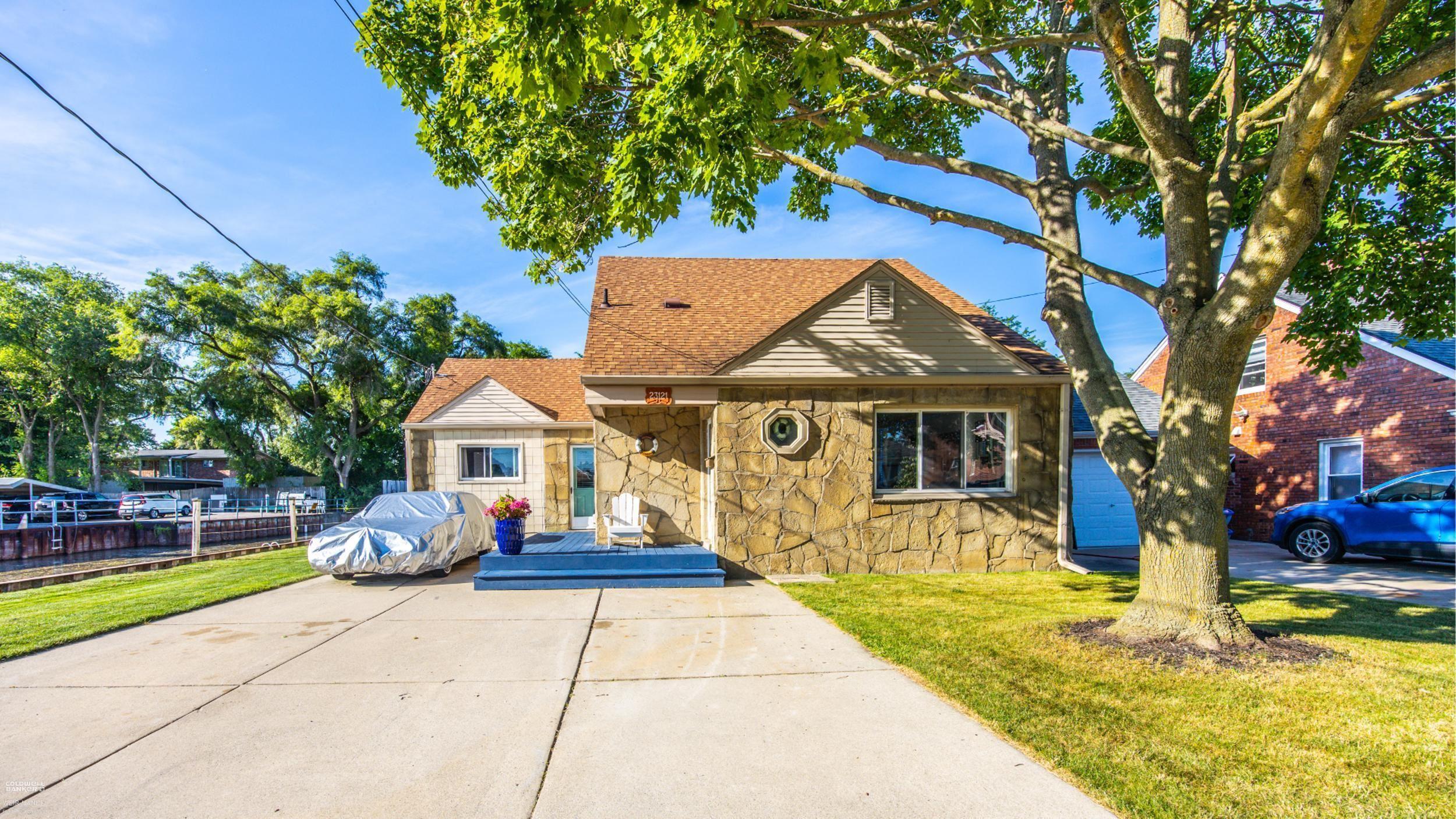 23121 Liberty Street  Saint Clair Shores MI 48080 photo