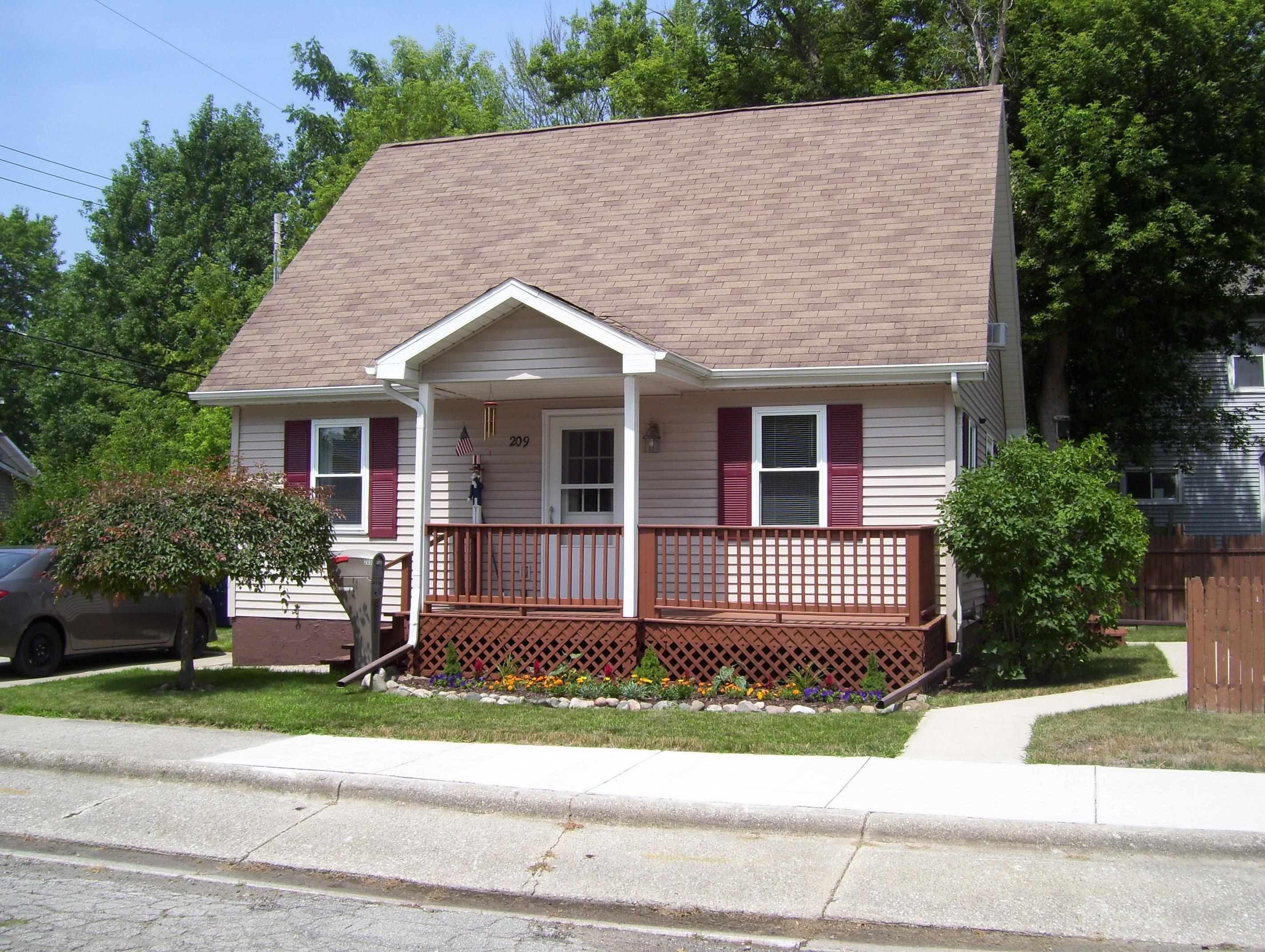 Property Photo: 209 19th Street MI 48708