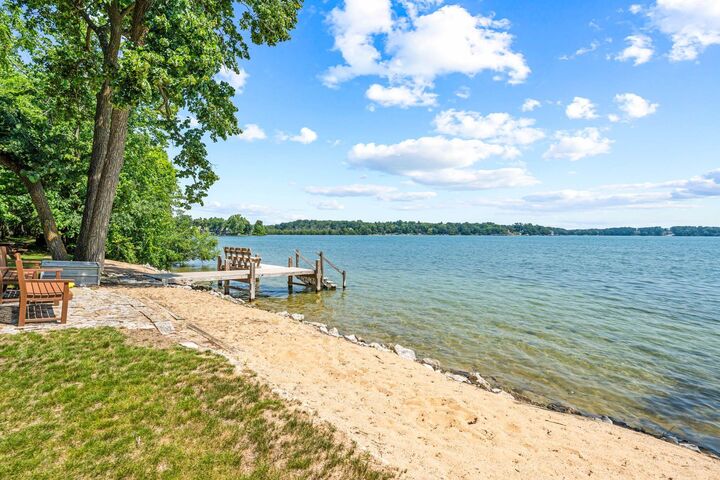 Property Photo: 1 Earling Ct WI 53066