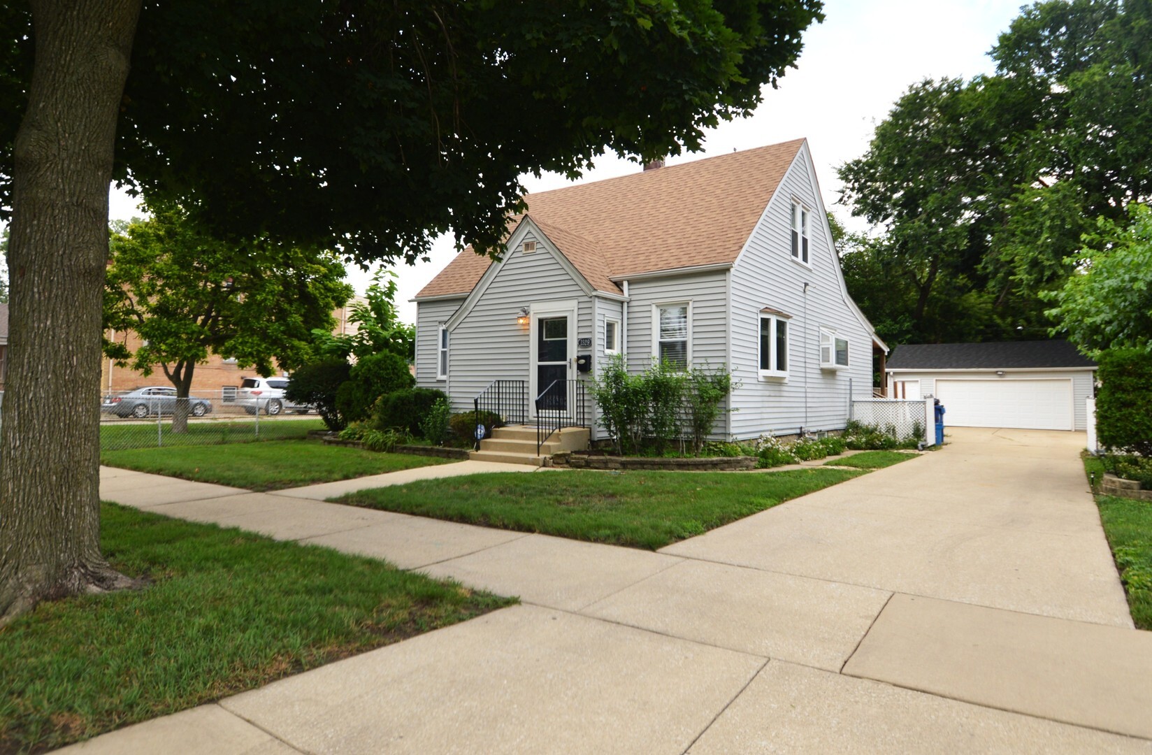Property Photo: 1529 N 33rd Avenue IL 60160