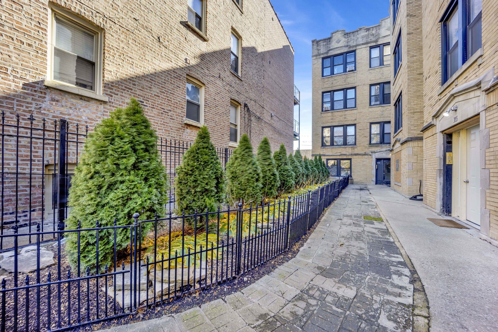 Property Photo: 3155 W Augusta Boulevard 3A IL 60622