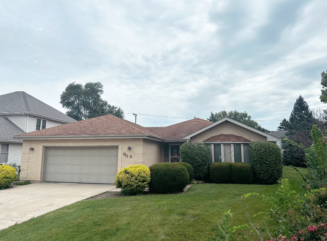 Property Photo:  809 Tide Court  IL 60090 