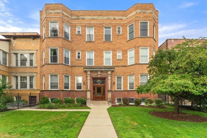 4711 N Dover Street 3S  Chicago IL 60640 photo