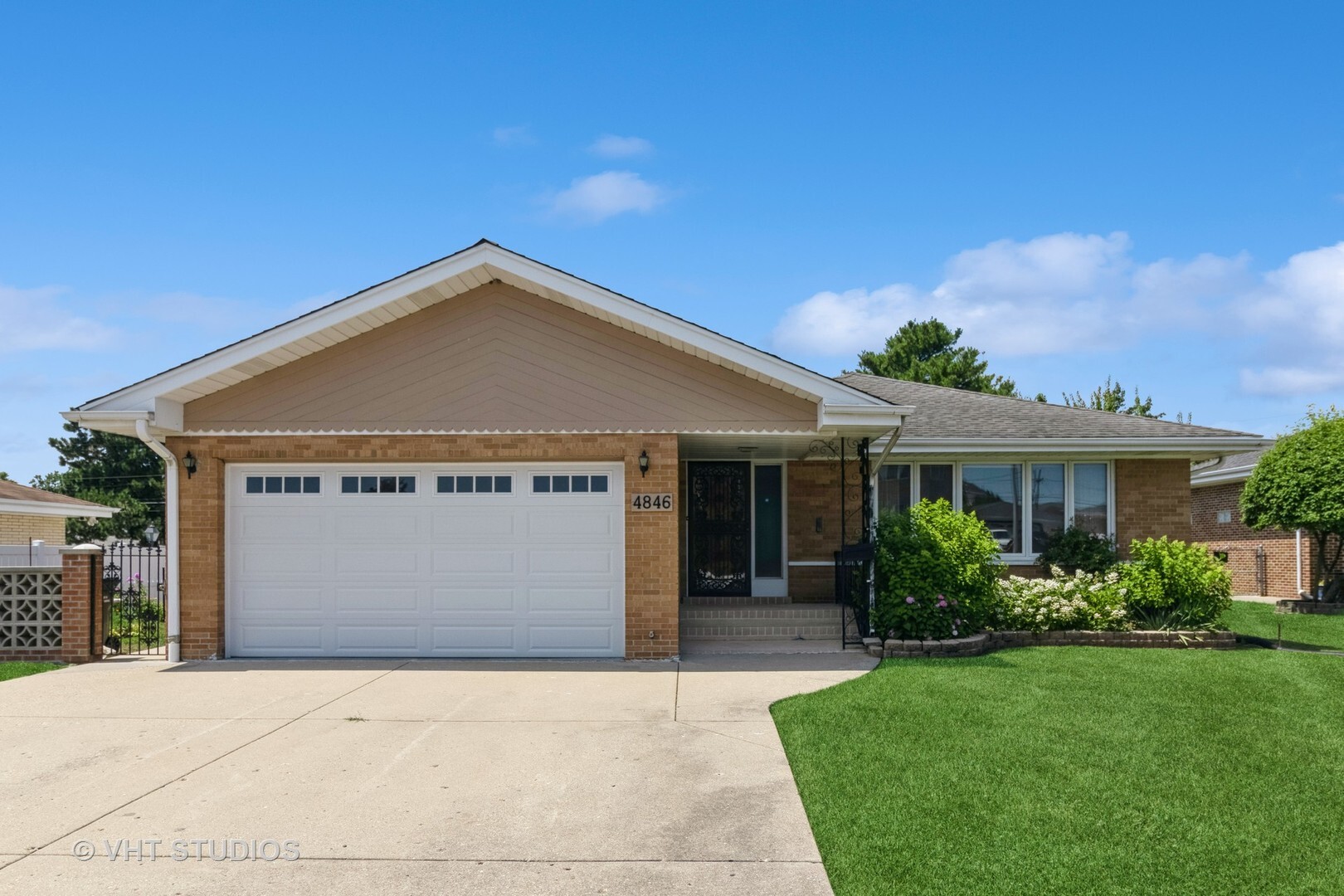 Property Photo:  4846 N Crescent Avenue  IL 60706 