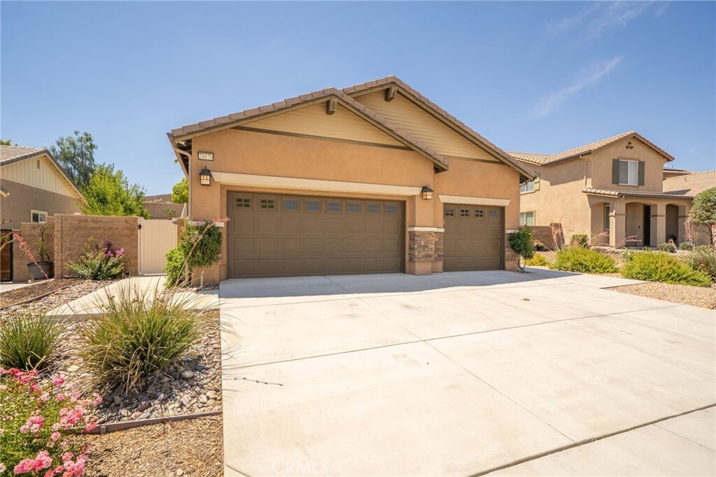Property Photo:  28879 Skylark Street  CA 92584 