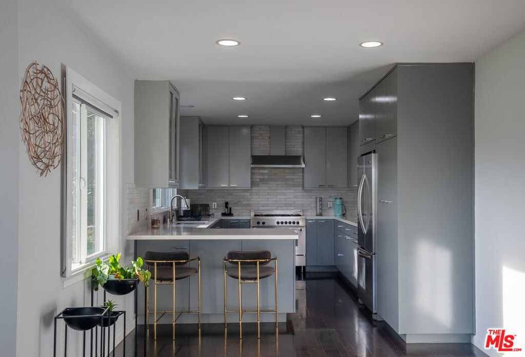 Property Photo:  1438 Davies Drive  CA 90210 