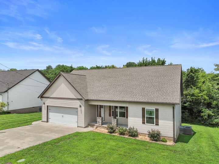 Property Photo: 108 Lexington Cove Blvd TN 37160