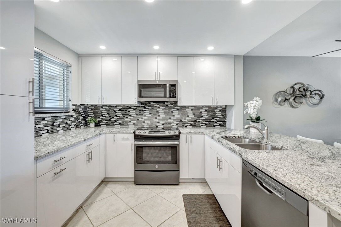 Property Photo:  889 Collier Court 2-203  FL 34145