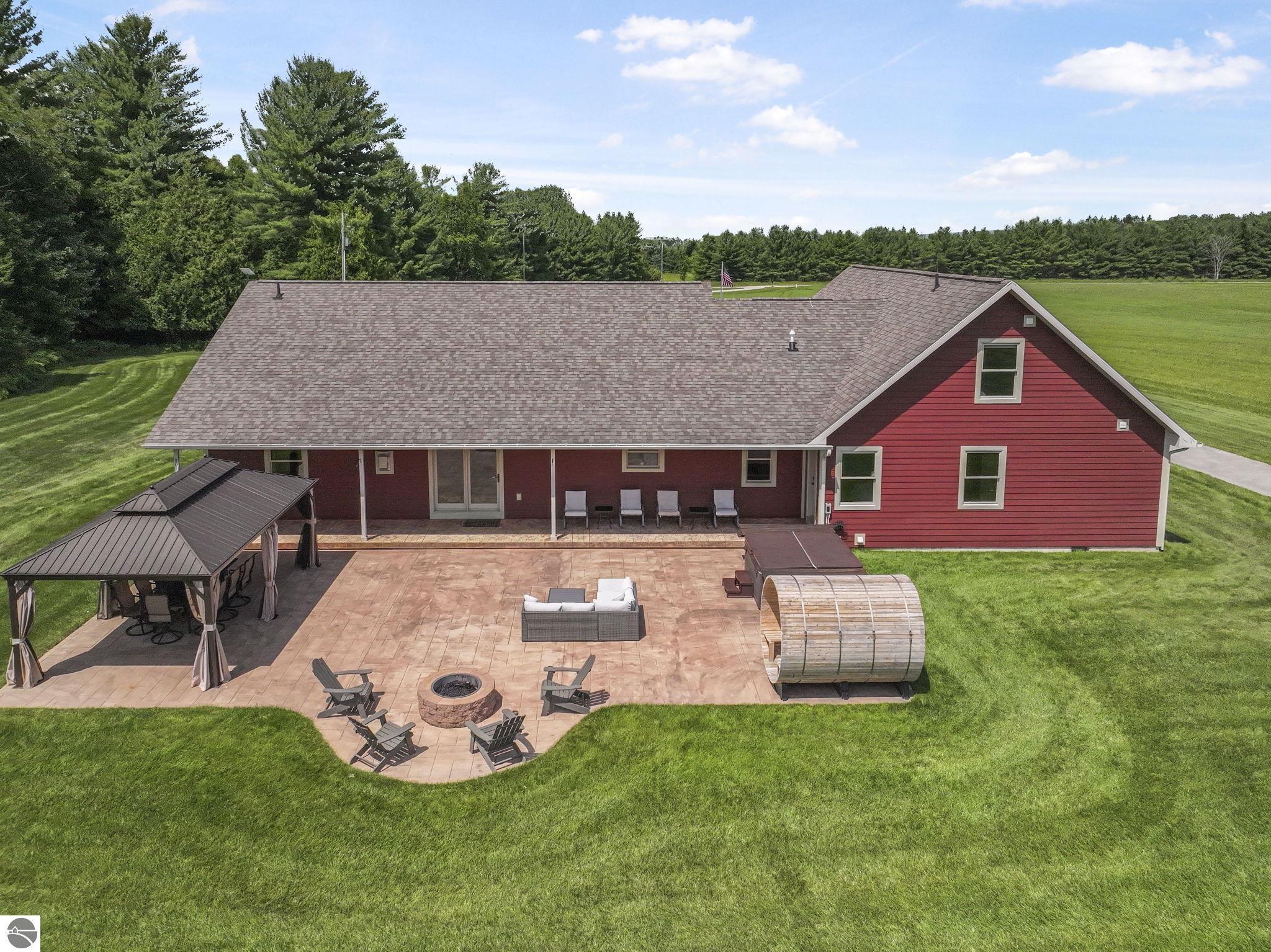 Property Photo: 4608 E 14 Road MI 49663