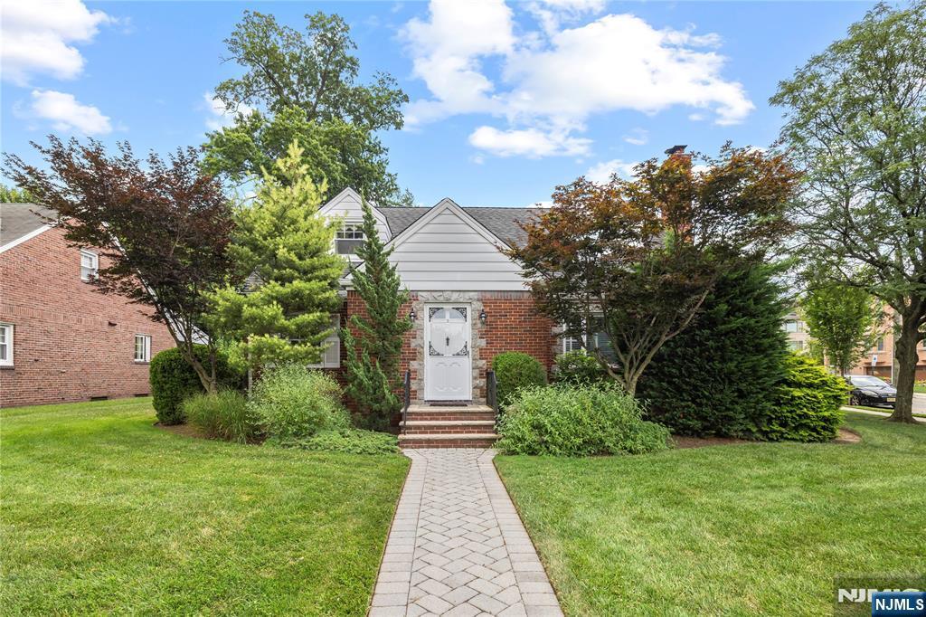 Property Photo:  3 Glenwood Avenue  NJ 07605 