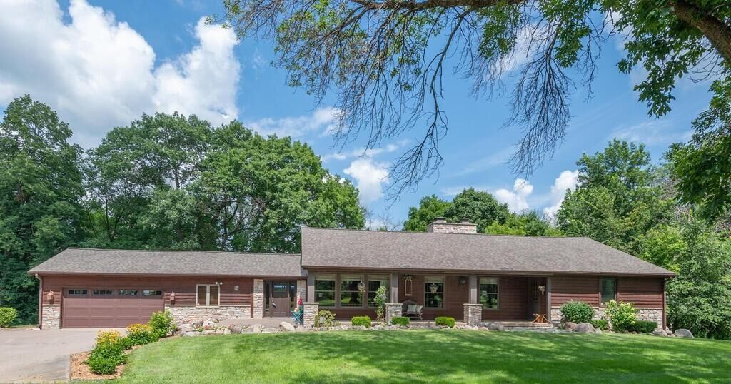 Property Photo:  3882 Chippewa Road  MN 55357 