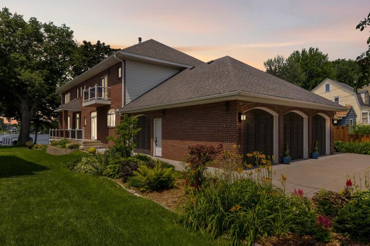 Property Photo:  3890 Sunset Drive  MN 55384 
