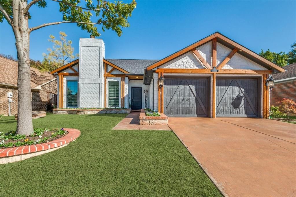 Property Photo: 6928 Mountain Cedar Lane TX 75236