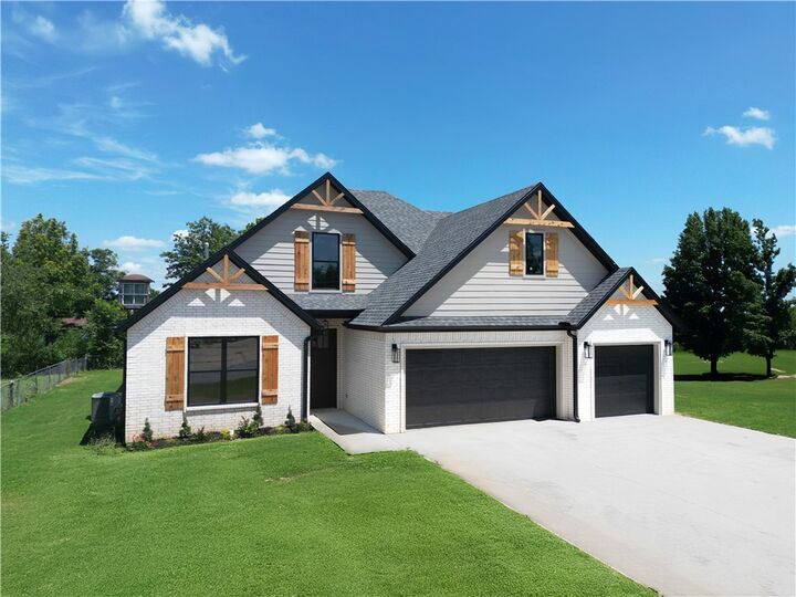Property Photo: 1203 W Cypress Street AR 72756