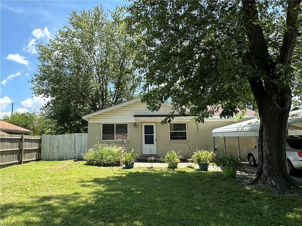 Property Photo: 920 W Granite Street AR 72761