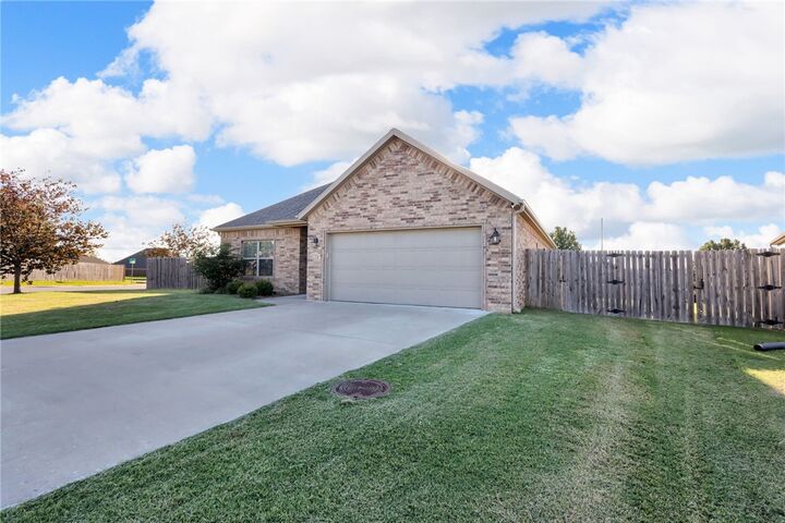 Property Photo: 1001 E Ridge View Drive AR 72761
