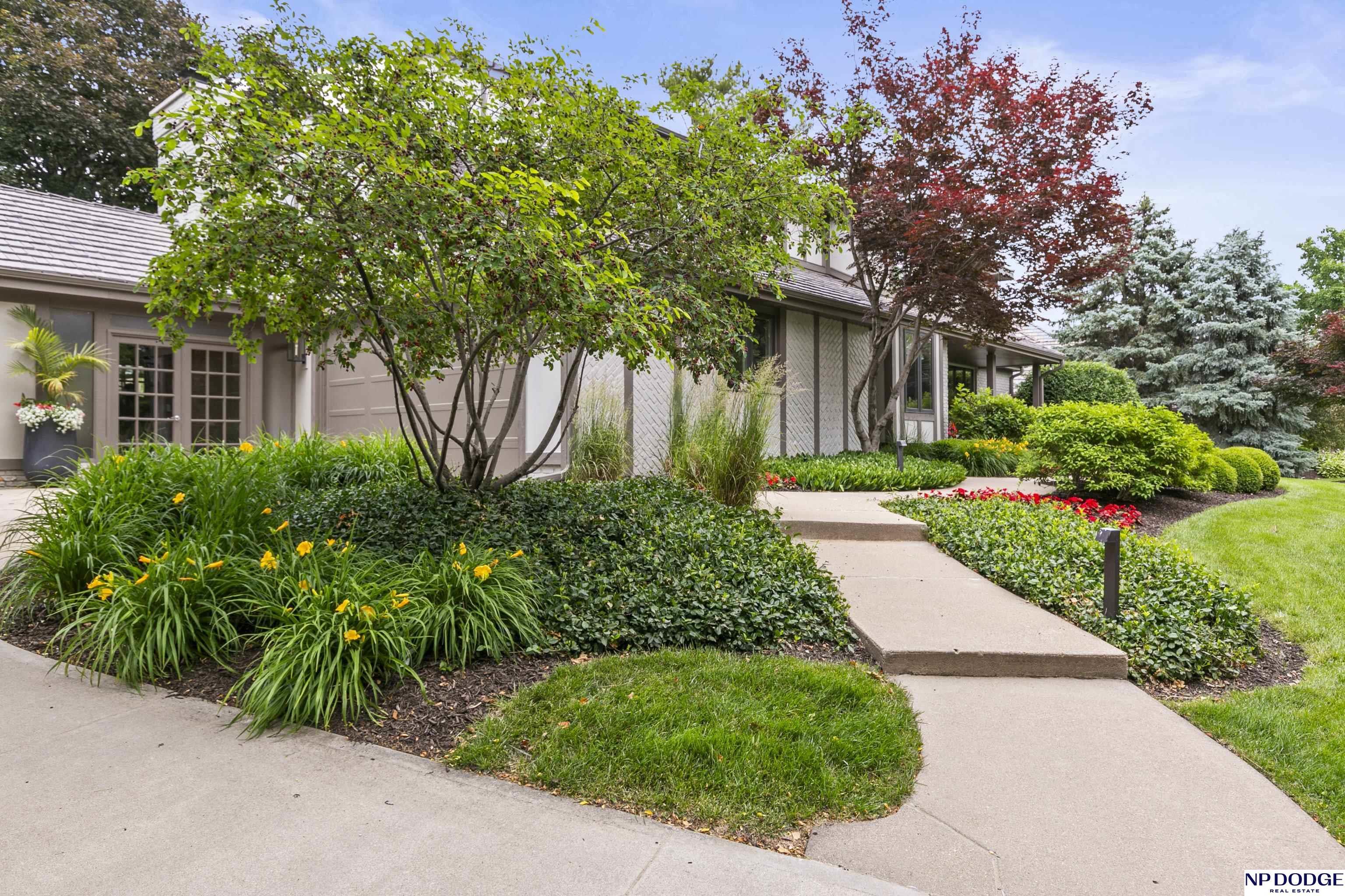 Property Photo: 9738 Brentwood Road NE 68114