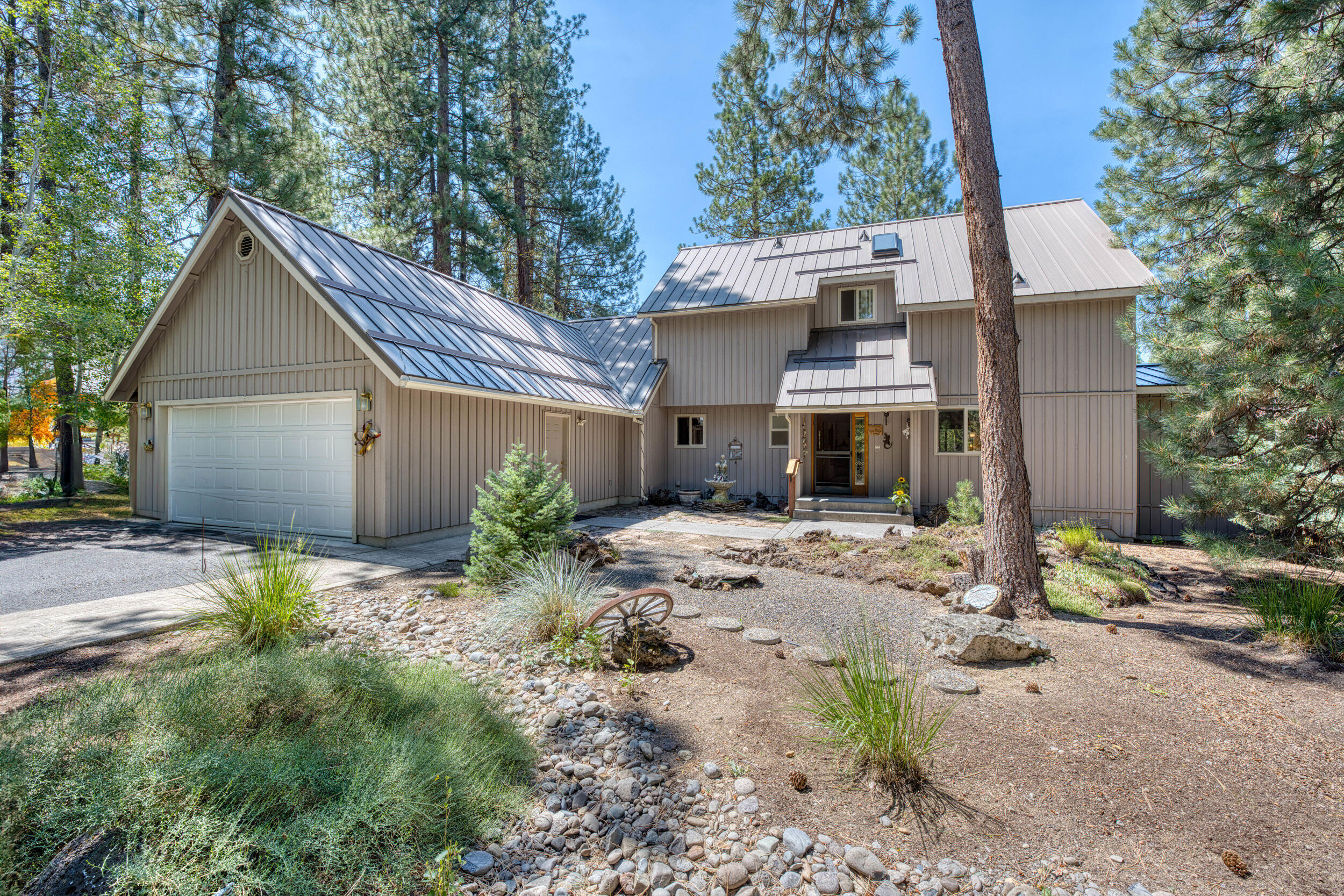 Property Photo: 53531 Kokanee Way OR 97739