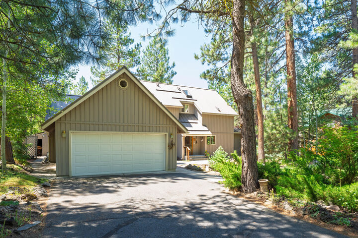 Property Photo: 53531 Kokanee Way OR 97739