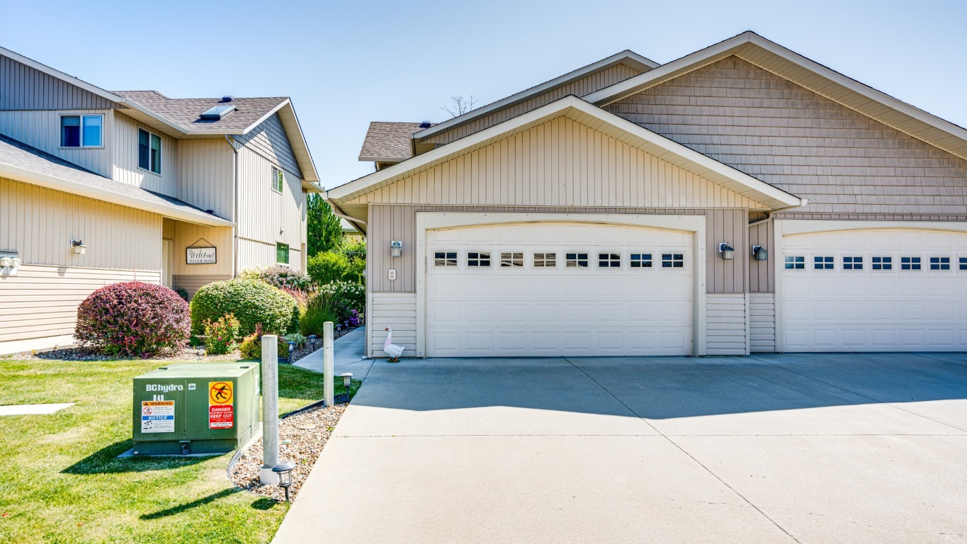 Property Photo:  2751 15 Avenue NE 2  BC V1E 2B6 