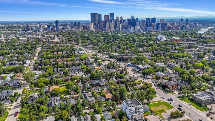 Property Photo:  420 14 Avenue NE  AB T2E 1E5 