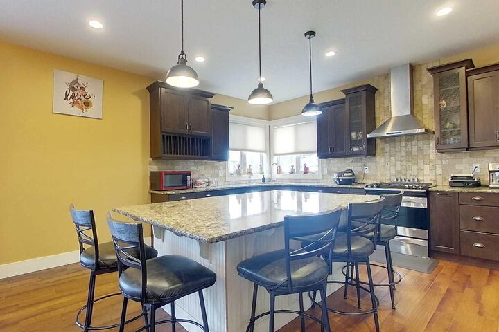 Property Photo:  10 Parkdale Way SE  AB T0G 2A3 
