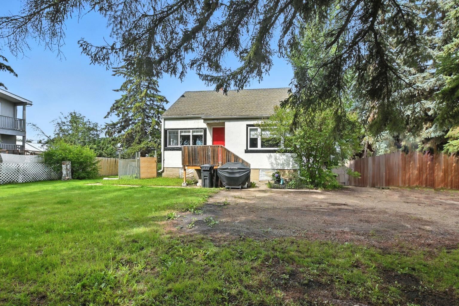 Property Photo:  1018 Windsor Avenue  AB T0M 1R0 