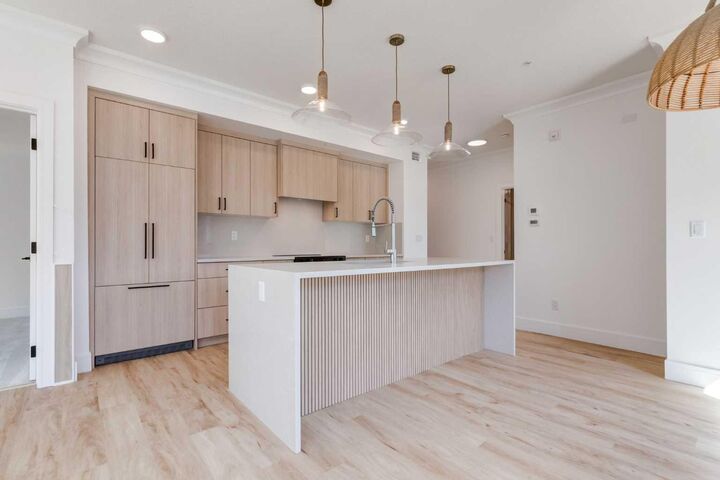 Property Photo: 330 Dieppe Drive SW 203 AB T3E 2L4