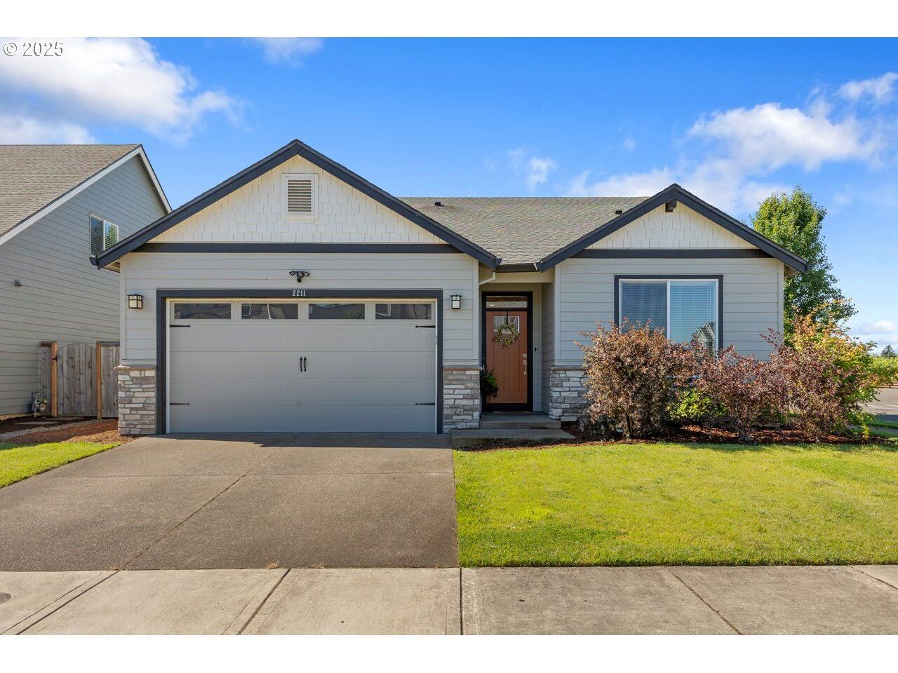 Property Photo:  2211 SE 12th Ave  OR 97013 