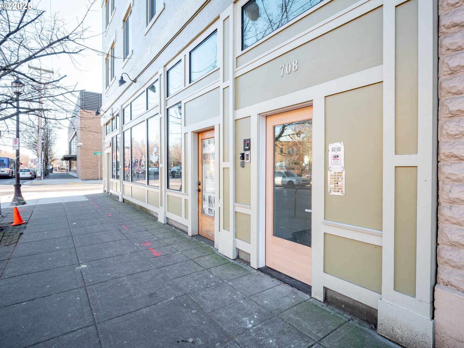 Property Photo: 708 N Killingsworth St 12 OR 97217
