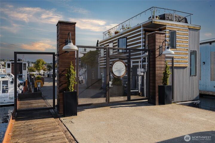 Property Photo:  2309 N Northlake Way 12  WA 98103