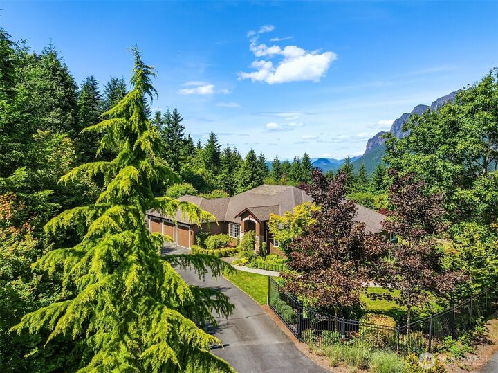 Property Photo:  42520 SE 149th Place  WA 98045 