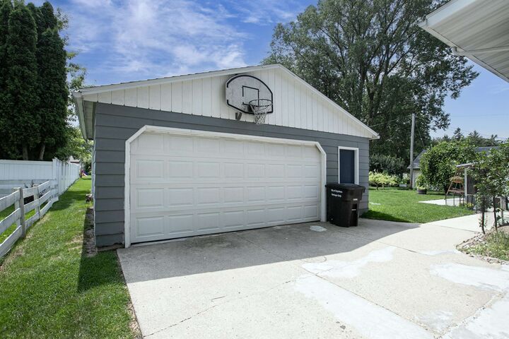 Property Photo: 1707 E Melrose Avenue WI 54911-3318