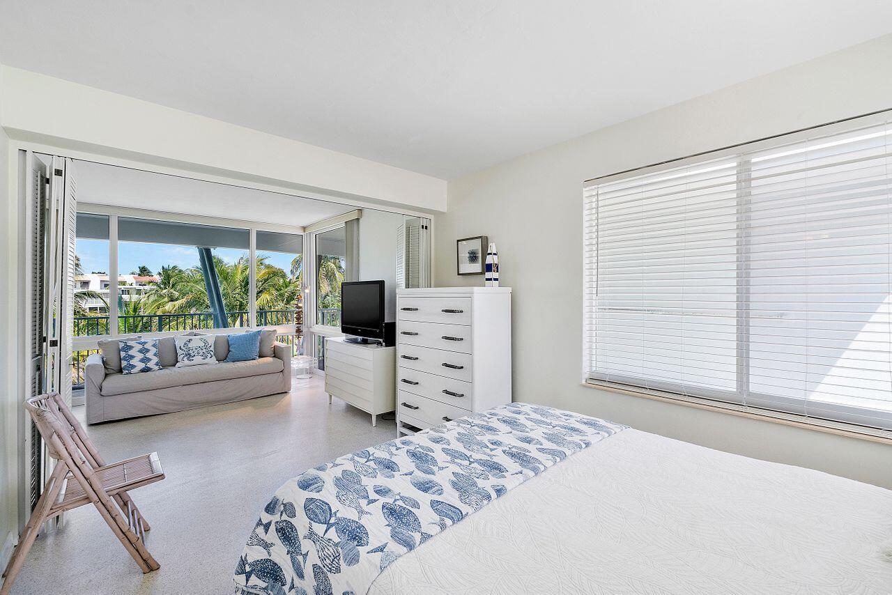 Property Photo: 1221 Hillsboro Mile 25B FL 33062