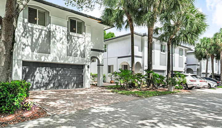 Property Photo: 2704 Treasure Cove Circle FL 33312