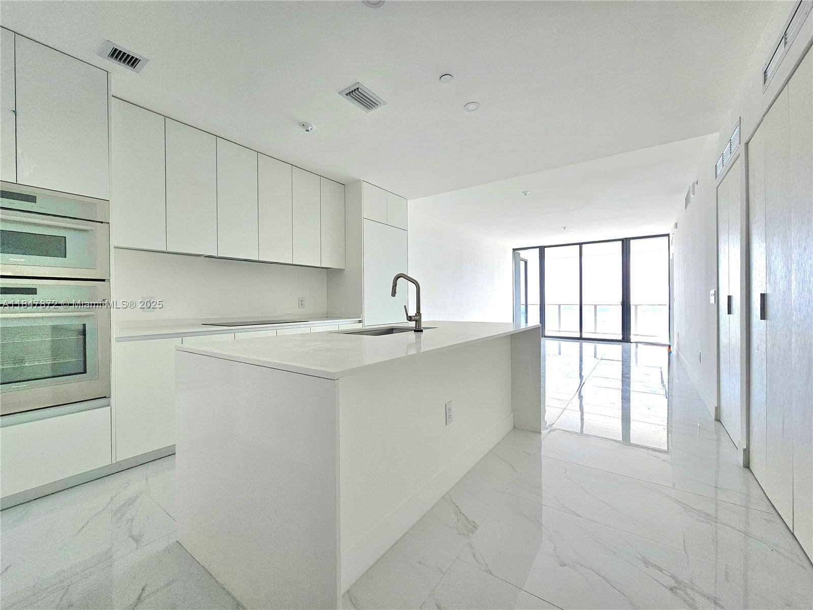 Property Photo: 700 NE 24th St 3502 FL 33137