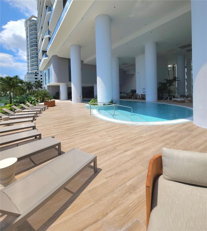 Property Photo: 700 NE 24th St 3502 FL 33137