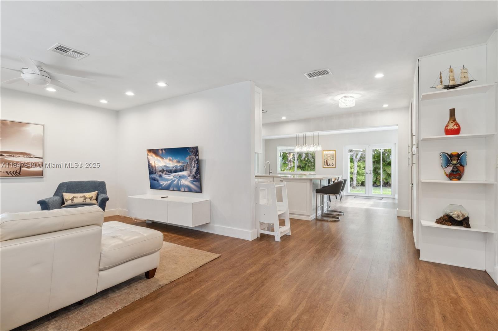 Property Photo:  16941 SW 88th Avenue  FL 33157 