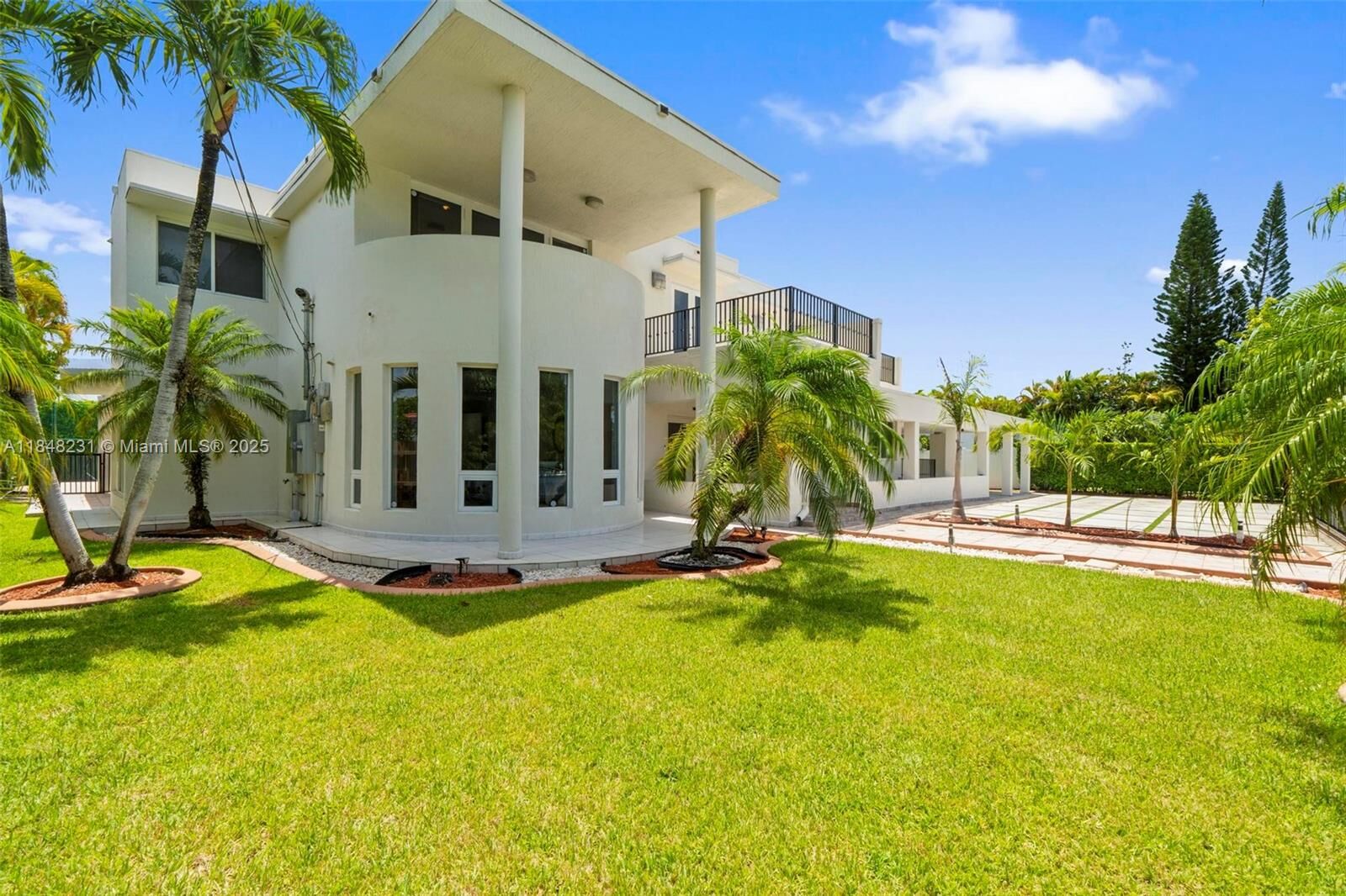 Property Photo: 5045 SW 67th Ave FL 33155