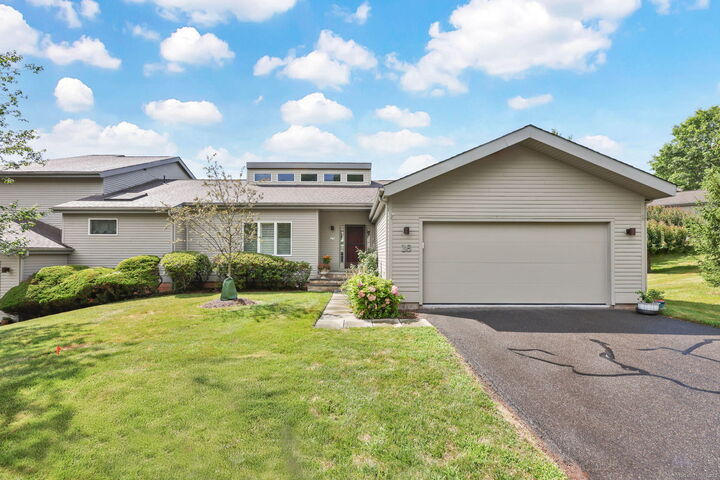 16 Thistle Hollow 16  Avon CT 06001 photo