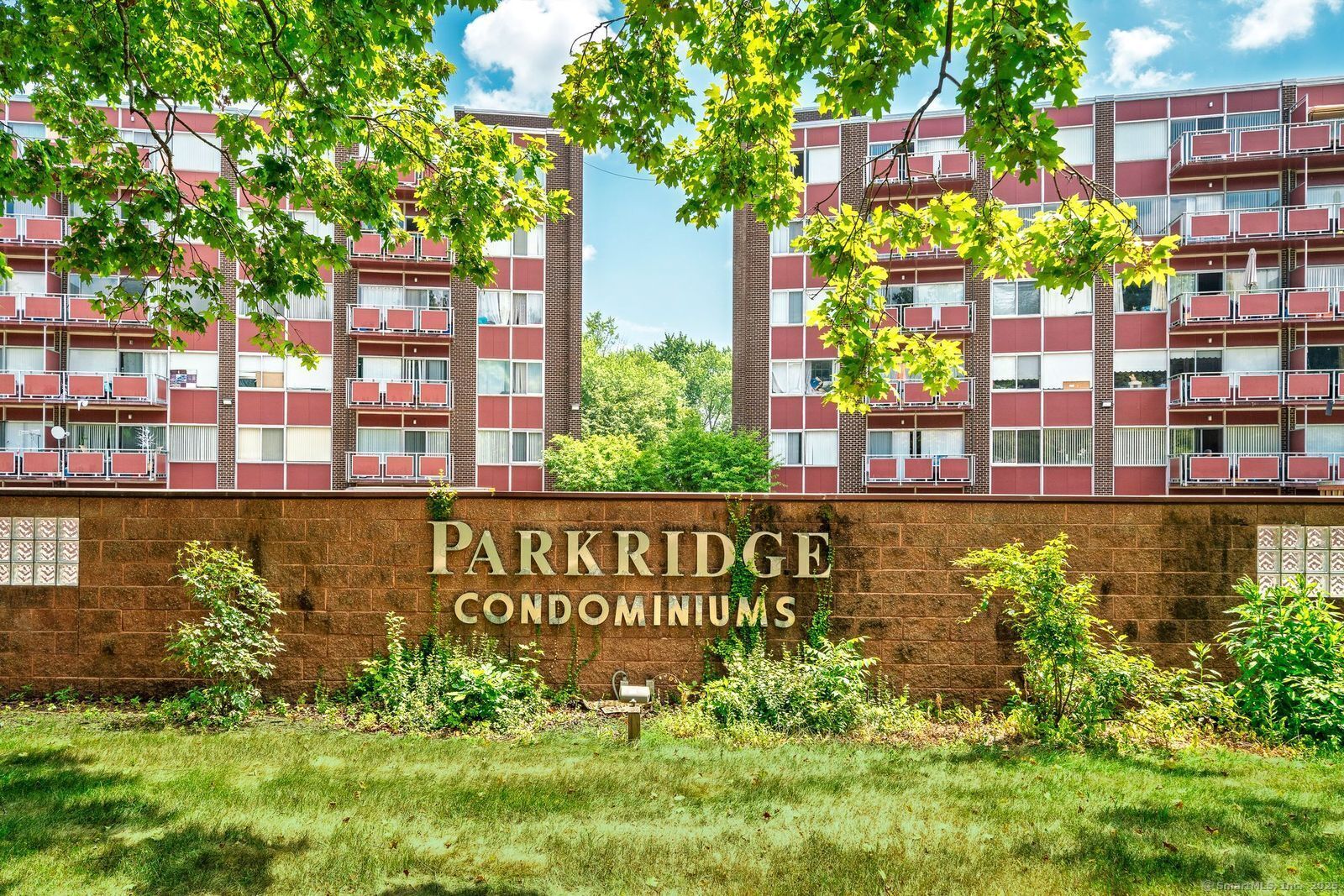 Property Photo:  1320 Berlin Turnpike 617  CT 06109 
