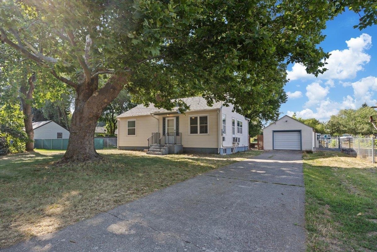 Property Photo: 11524 E 4th Ave WA 99206