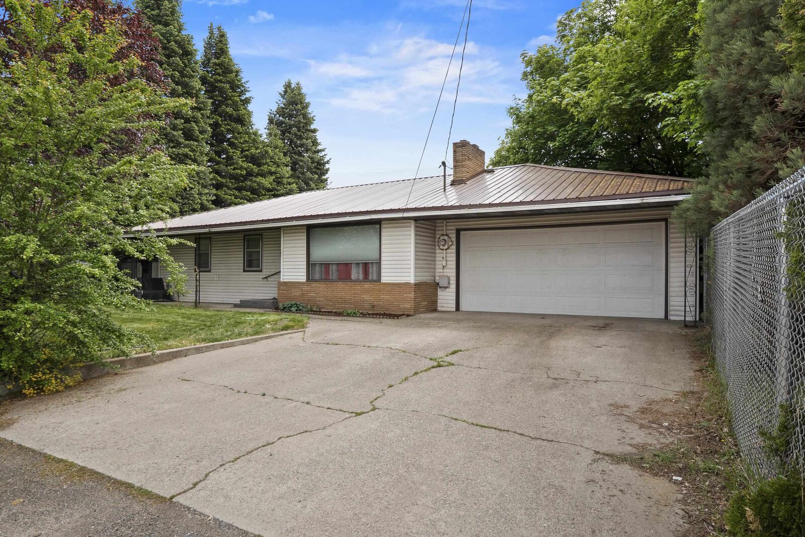 Property Photo:  3022 E Lincoln Rd  WA 99217 