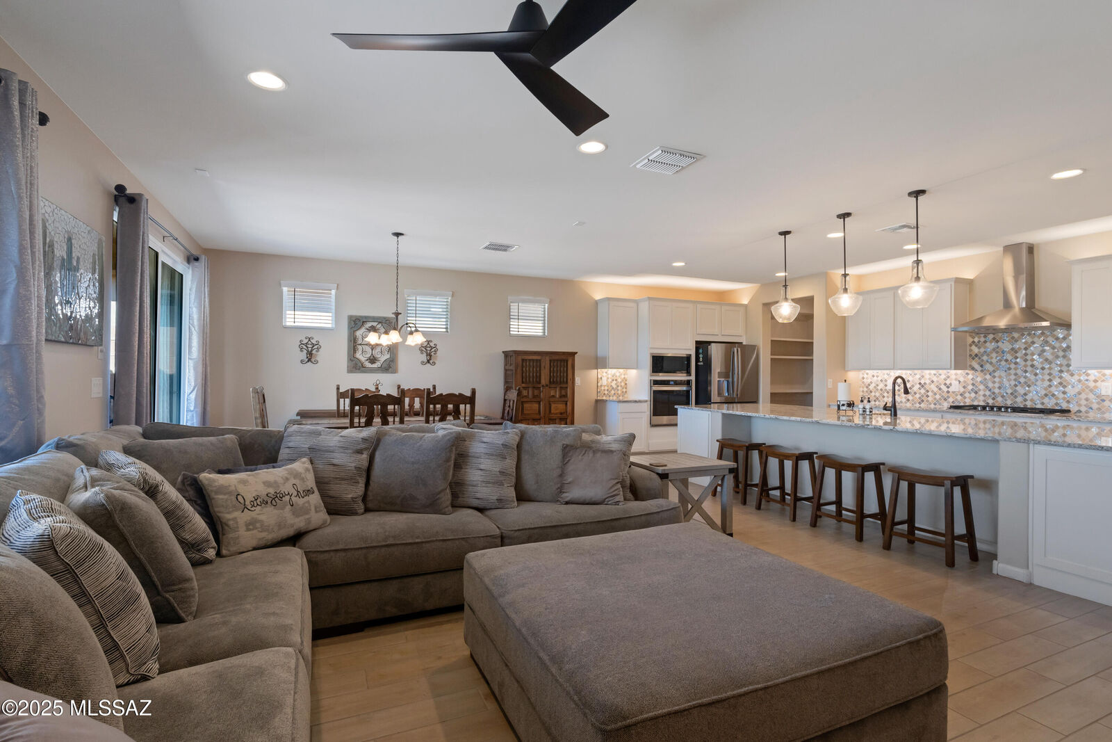 Property Photo: 7738 W Laurel Lane AZ 85658