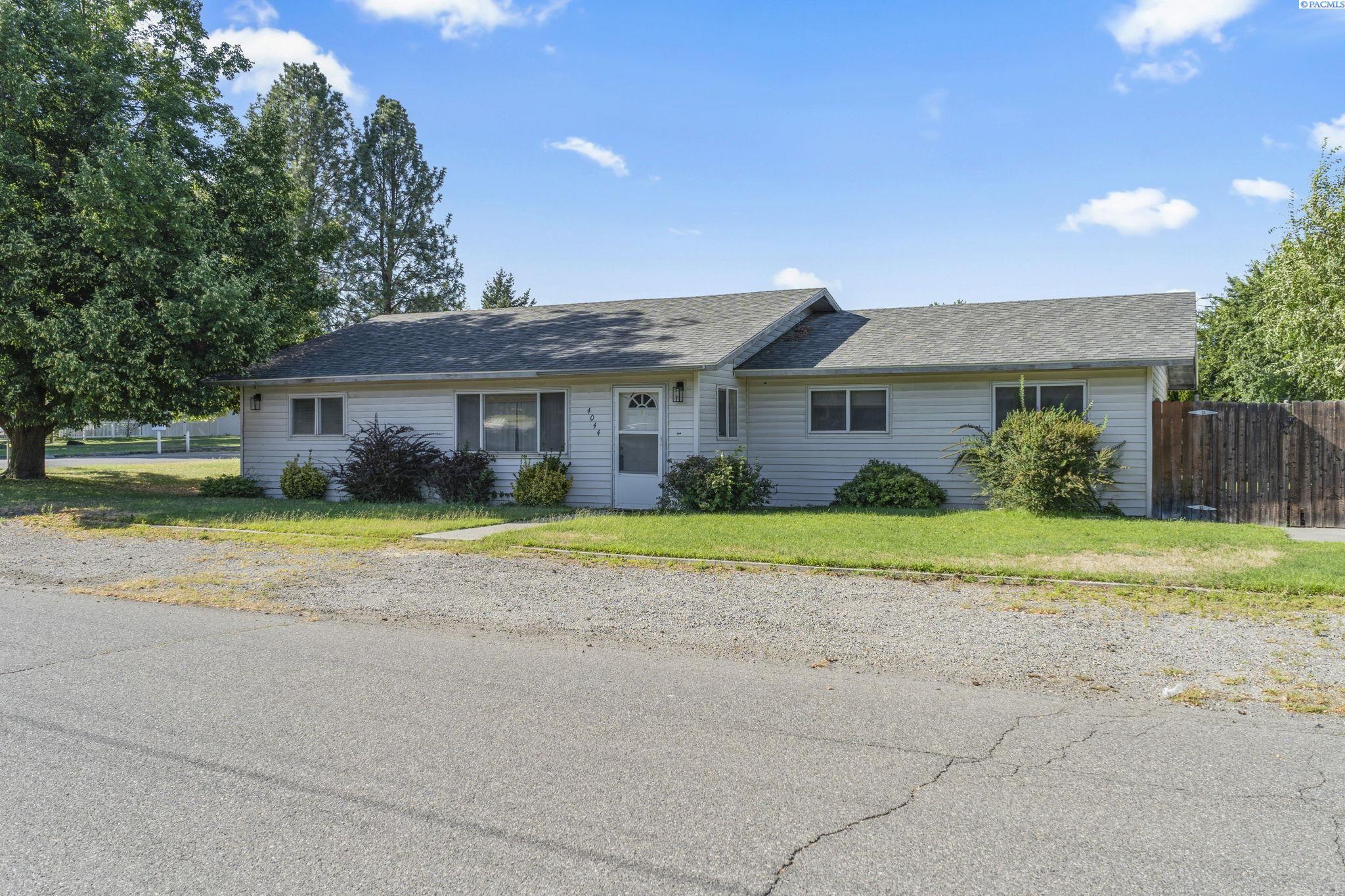 Property Photo:  4044 Grant St  WA 99353 