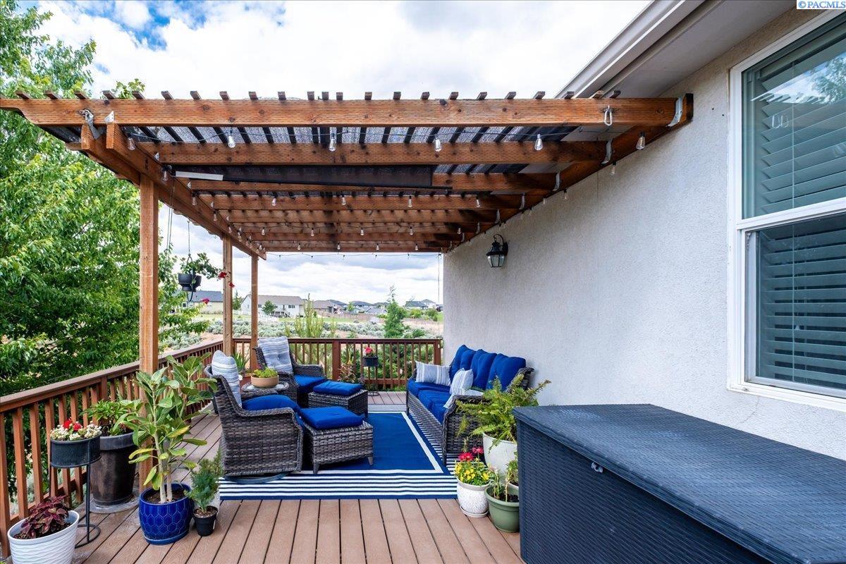 Property Photo: 87021 Summit View Dr WA 99338